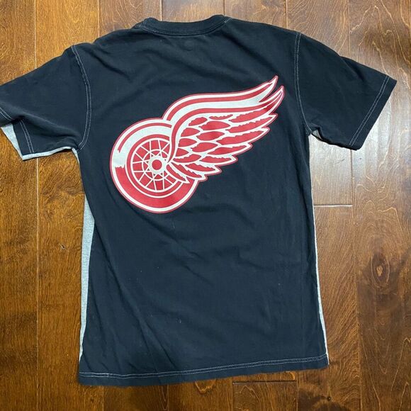 NHL Detroit Red Wings Hockey 2-Tone Grey Black Red T-Shirt Mens Size Medium - Picture 4 of 7